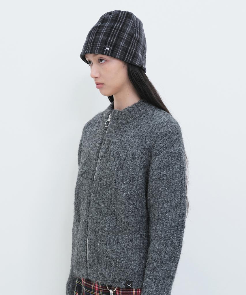 Yunse Hatch Embroidered Beanie (Charcoal Check)