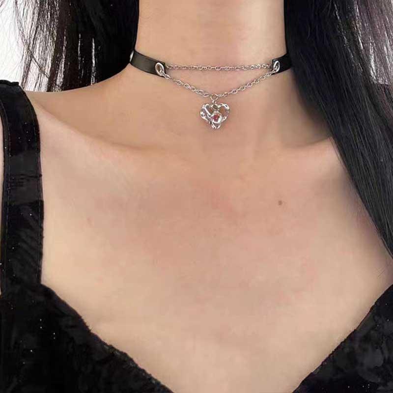 2025 High-End Gothic Punk Necklace: Y2K Dark Style Clavicle Chain for Women