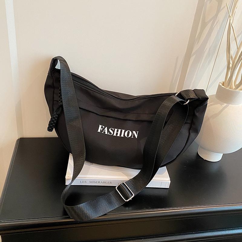 

Simple and fashionable letter-printed versatile shoulder bag for women, unisex, lightweight and large-capacity personalized messenger bag чёрный
