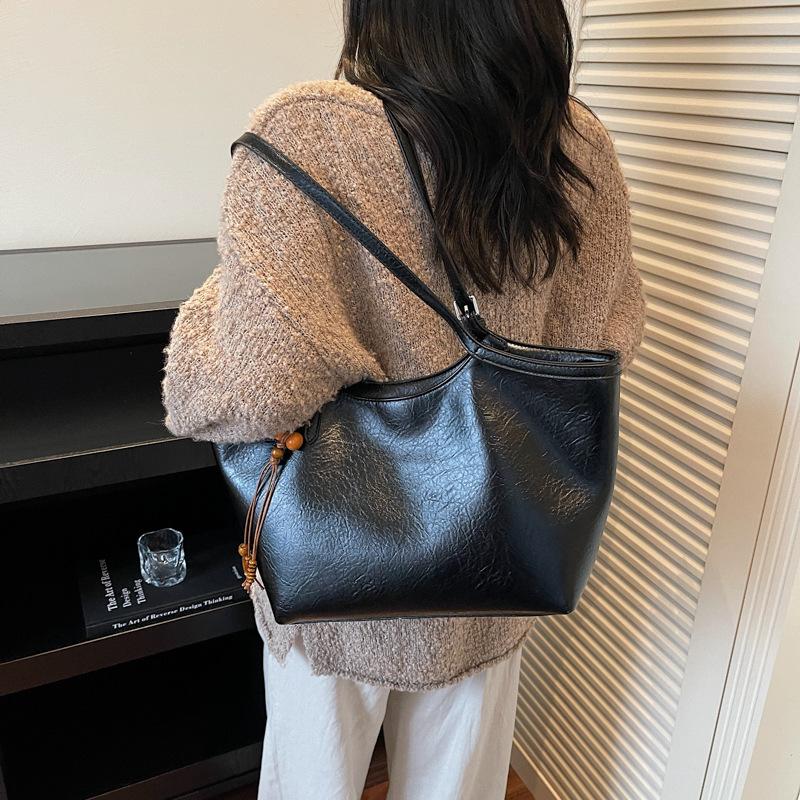 Large-capacity Tote Bag, with A Laid-back and Soft Texture, Is A High-end Versatile Shoulder and Armpit Bag