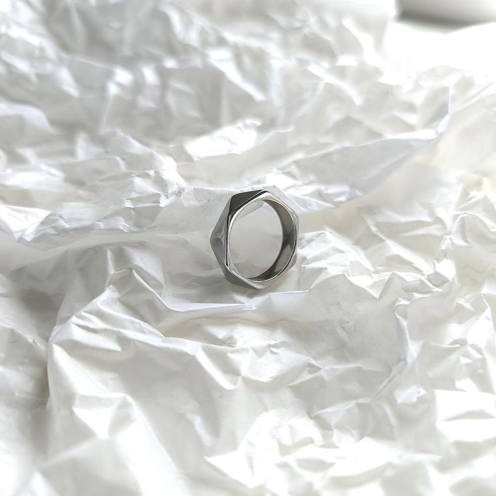 Серебряное кольцо с без камней, вес изделия 2,94 гр (2160793)