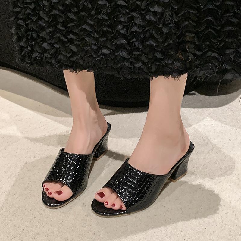 Celebrytka fajne kapcie damskie na średnim obcasie jesień 2025 nowe modne wszechstronne jedno pasek grubszy obcas wysoki obcas rybi pysk kapcie