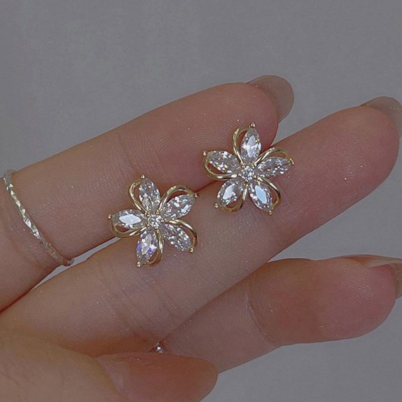 Flower Earrings Temperament, Five-petal Flower Gentle Style Flower Earrings Small Earrings Gentle and High-end Sense