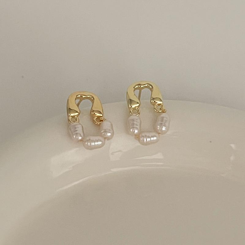 2023 Stylish Freshwater Pearl Earrings: High-End Studs for a Sophisticated Socialite Look