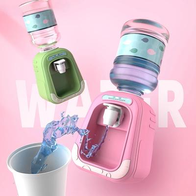 1 Stück Mini Spielhaus Cartoon Wasserspender Drehbar und Abnehmbar Cartoon Kindergetränkemaschine Interaktives Kinderspielzeug