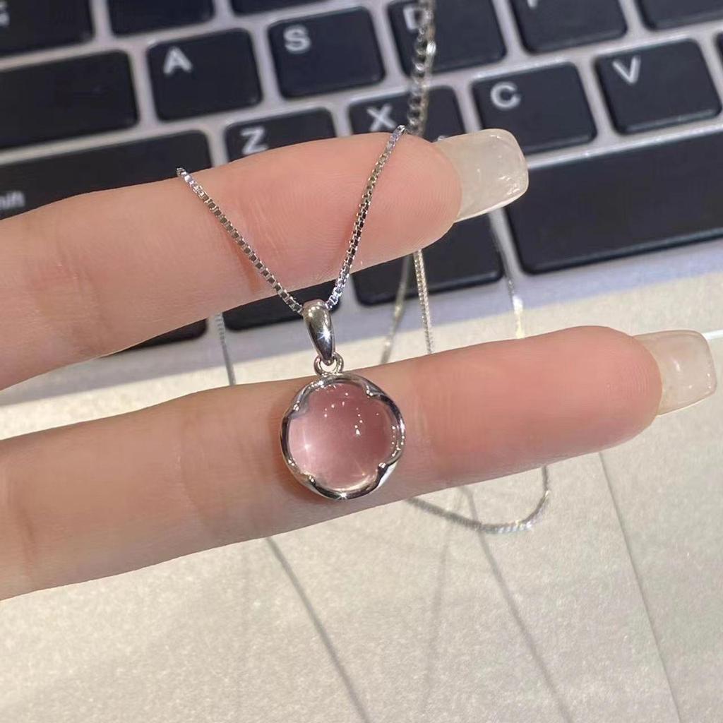 Peach Blossom Rose Quartz Pendant Necklace - Elegant Luxury, Delicate Fairy-Style Women's Fashion, Versatile Summer Clavicle Chain.