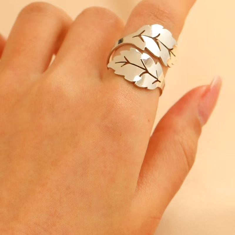 High-quality 2026 gold double-layer S-shaped hollow-out modeling bracelet, simple and versatile snake-shaped opening adjustable jewelry.