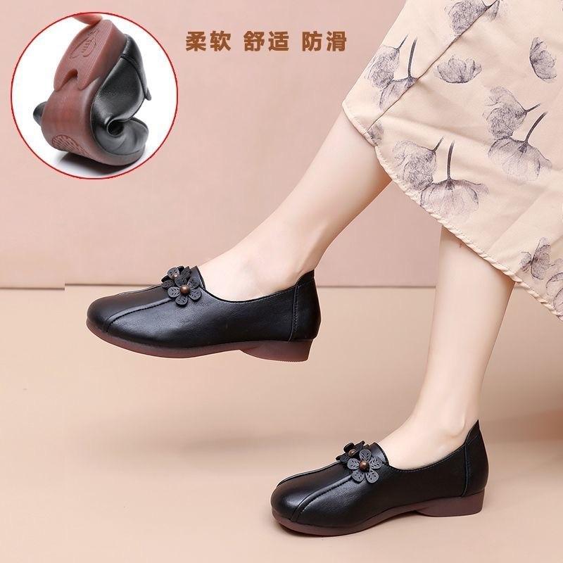Mom middle-aged soft leather new single shoes middle-aged and elderly flat-soled one-pedal soft-soled women's shoes elderly non-slip comfortable leath