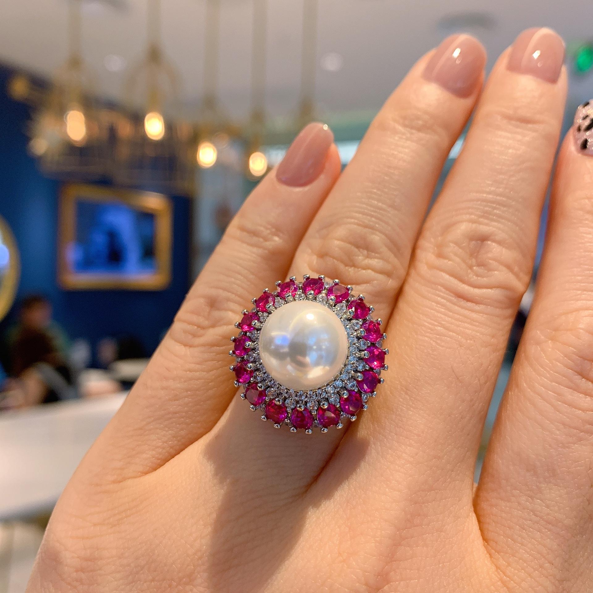 

Серьги-пусеты Douyin, кольцо, ожерелье, женский ретро, высококлассный темперамент, микро-инкрустация красным корундом, набор из трех предметов