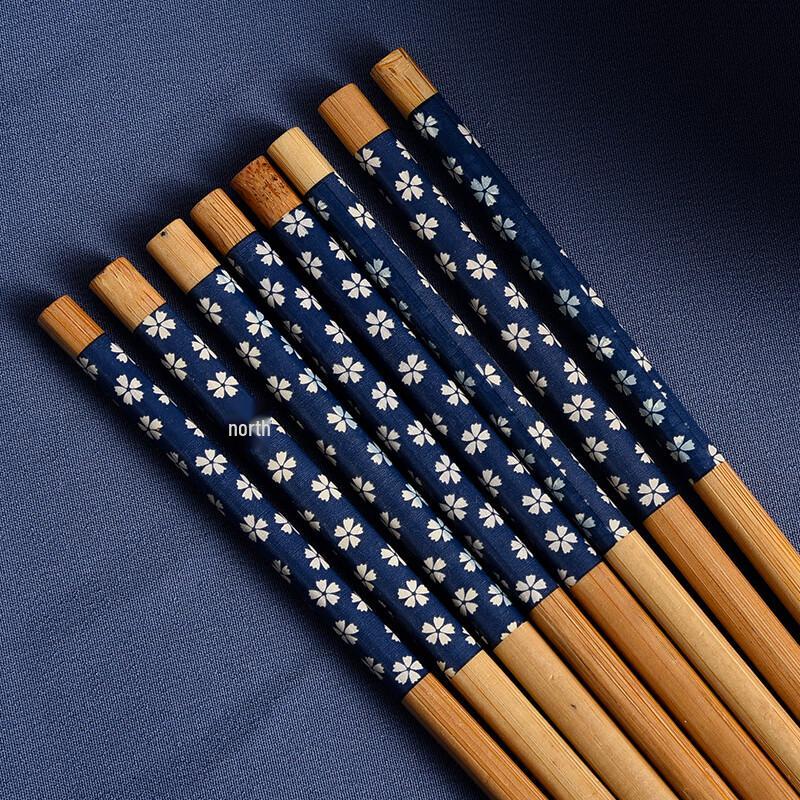Handgefertigtes chinesisches blau-weißes Keramik-Essgeschirr-Set (4 Schüsseln, 4 Essstäbchen)