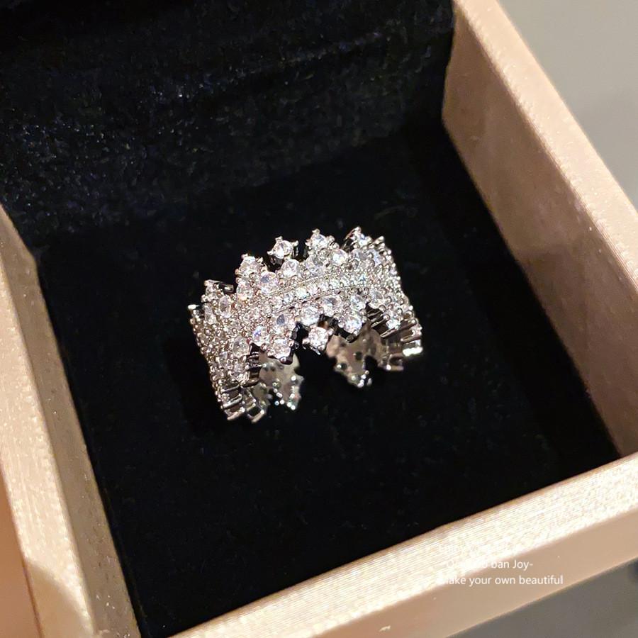 Silver Geometric Statement Ring With Cubic Zirconia For Fashionable Women