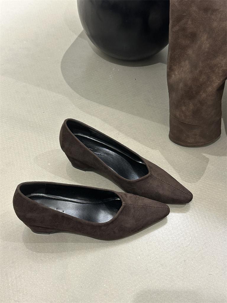 Niche Korean version of retro pointed head shallow mouth single shoes women's 2025 autumn and winter new fashion commuter leopard print thick heel sho