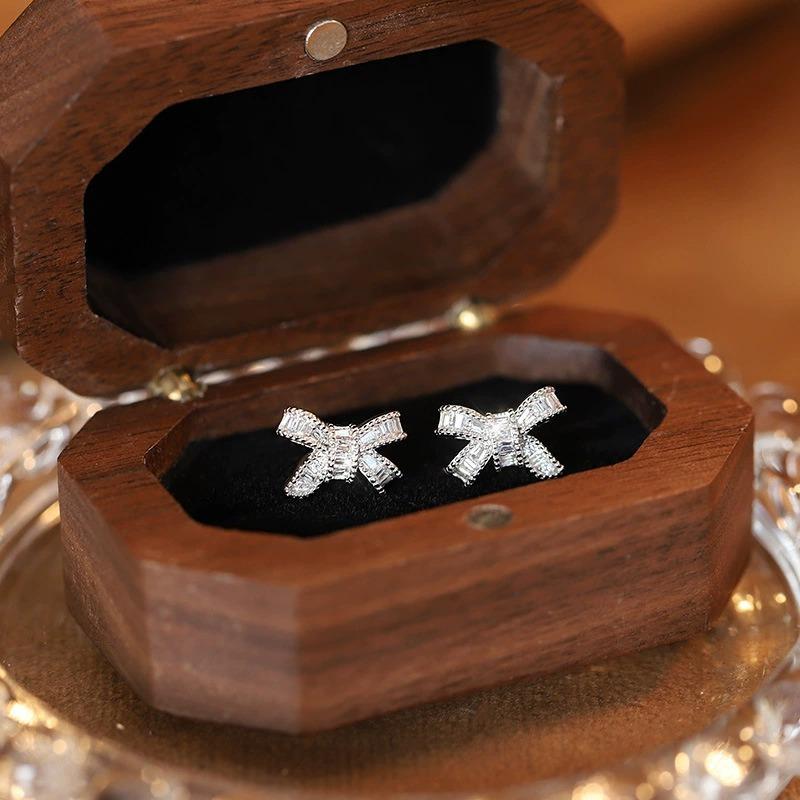 Light Luxury High-end Bow Stud Earrings Women's New Earrings Fashion Temperament Versatile Earrings