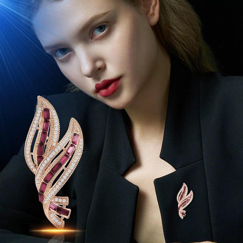 Elegant Retro Leaf Brooch: High-Grade Women's Corsage Pin and Suit Accessory