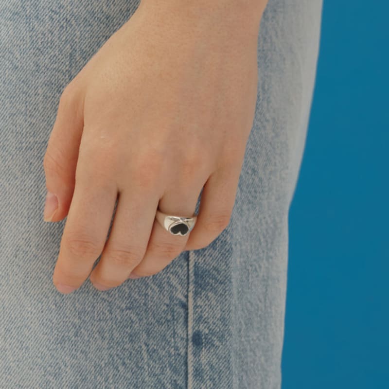 OOV LOVE HEART RING (SILVER)