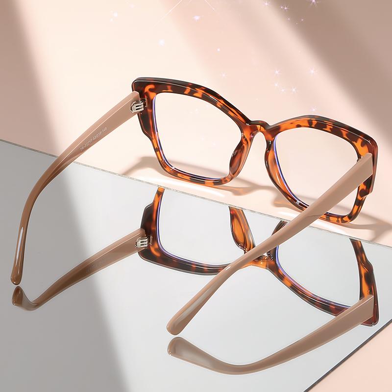 The retro cat-eye flat glasses with contrasting color design are both fashionable and versatile anti-blue light glasses