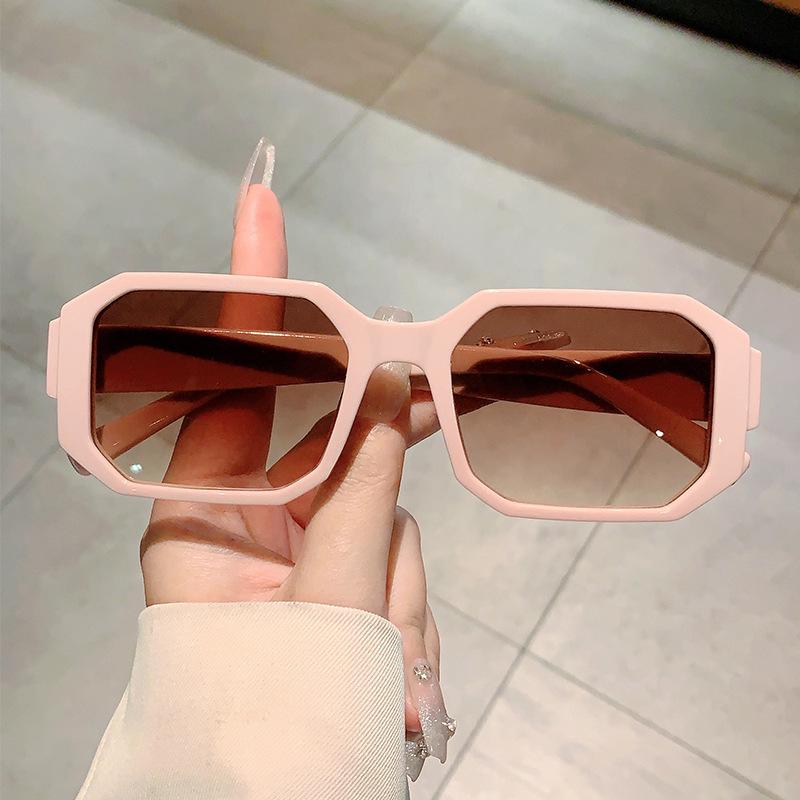 2025 New Square Eyewear Fashion Vintage Sunglasses Women Brand Designer Retro Large Rectangle Sun Glasses Female Travel Eyewear