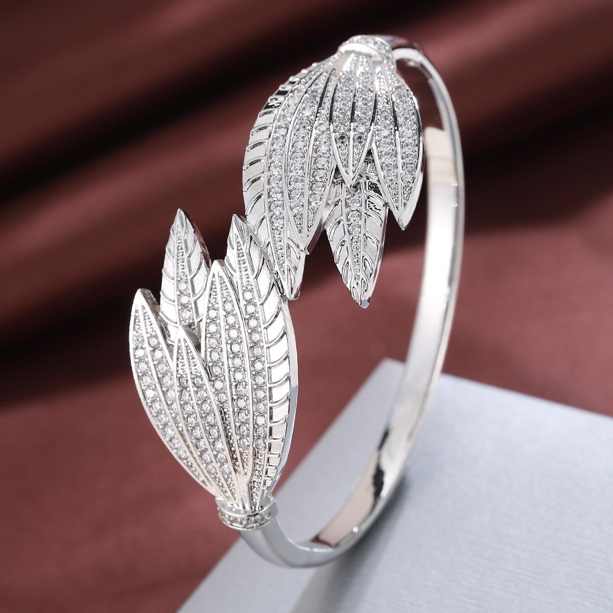 High-end Atmospheric Feather Leaf Women s Open Bracelet Fashionable Temperament Bracelet One Size(16-22CM)