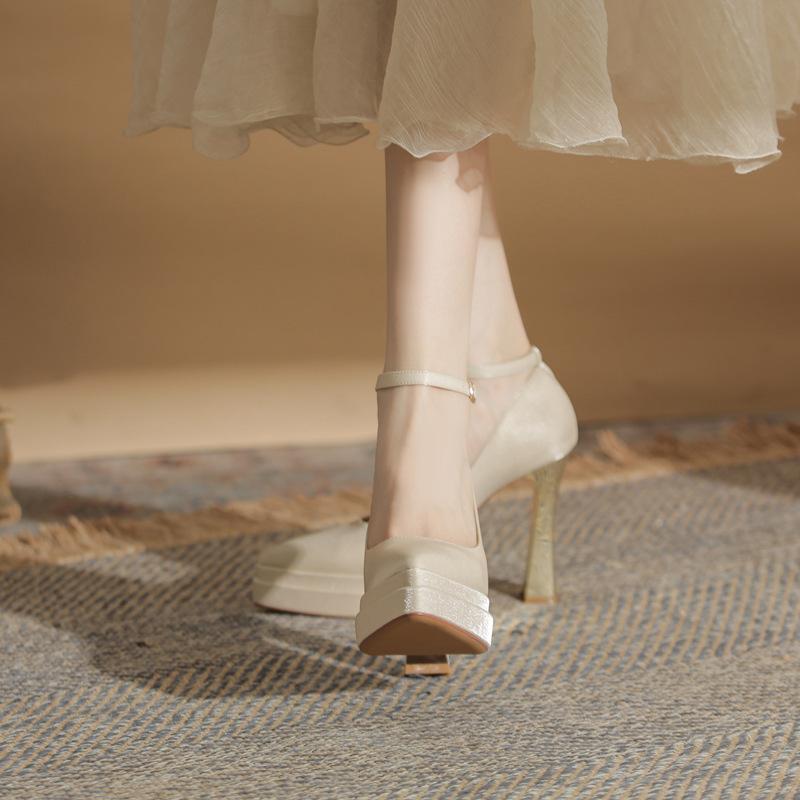 

Satin wedding shoes main wedding dress bridal shoes not tired feet small high heels thick heel waterproof table with skirt single shoes 40 бордовий