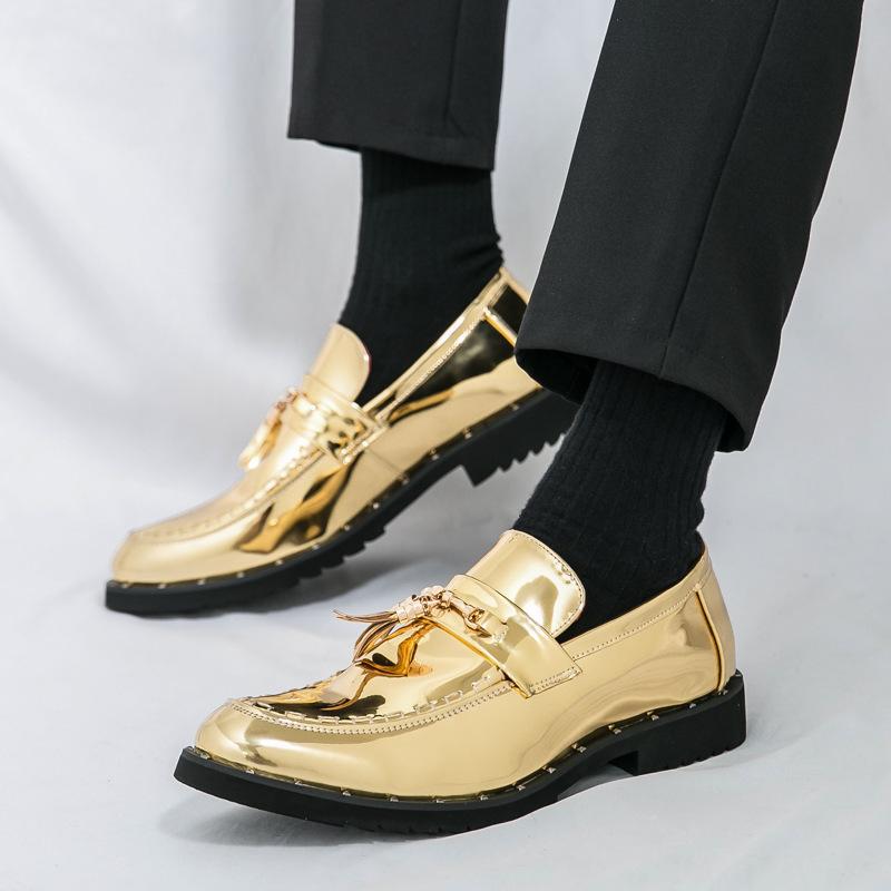 Large size glossy business foot leather shoes men's British fashion solid color fringed loafers Korean version of gold leather shoes