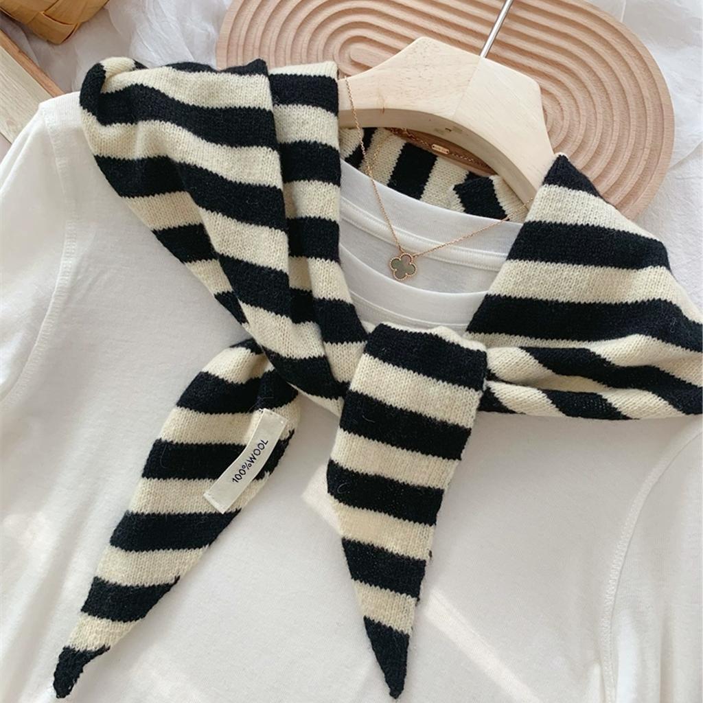 A Solid Color Wool Knitted Triangle Scarf for Women, Can Be Worn as a Fake Collar, Decorative Scarf for Air-Conditioned Rooms, Fashionable Shawl
