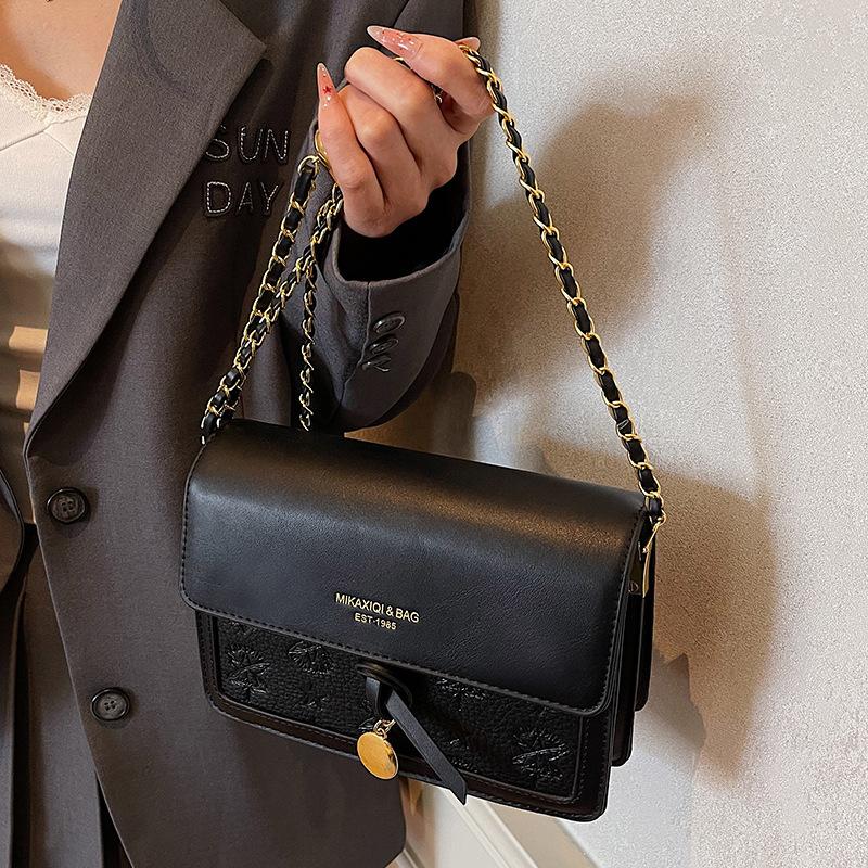 2025 New Korean Version of High-end Texture Fashion Embossed Temperament Small Square Bag Women's Commuting Casual Versatile Messenger Bag