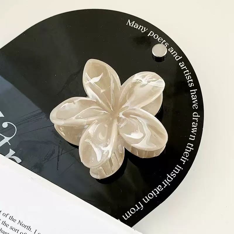 

Франжипани свежий и сладкий цветок яйца затылок диск для волос акула заколка для волос украшение коготь заколки для женщин 1PCS хаки