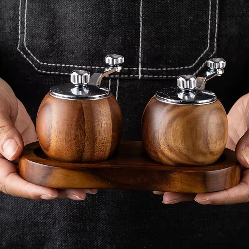 Wood Salt Pepper Mill Hand Operated Mini Ceramic Core Grinder Pepper And Salt Shakers Multipurpose Grinder BBQ Kitchen Tools