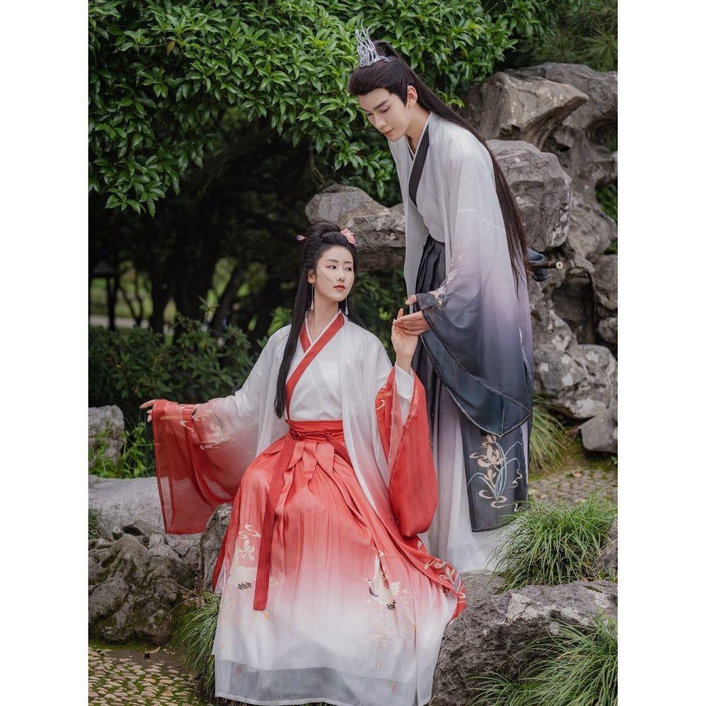 Oblek čínského páru Hanfu ve stylu dynastie Wei a Jin s potištěným oblekem s širokými rukávy v délce pasu