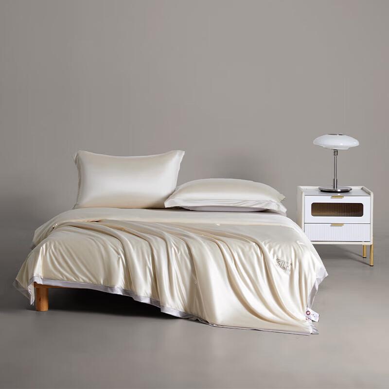 

Muji Luxury Mulberry Silk Summer Quilt