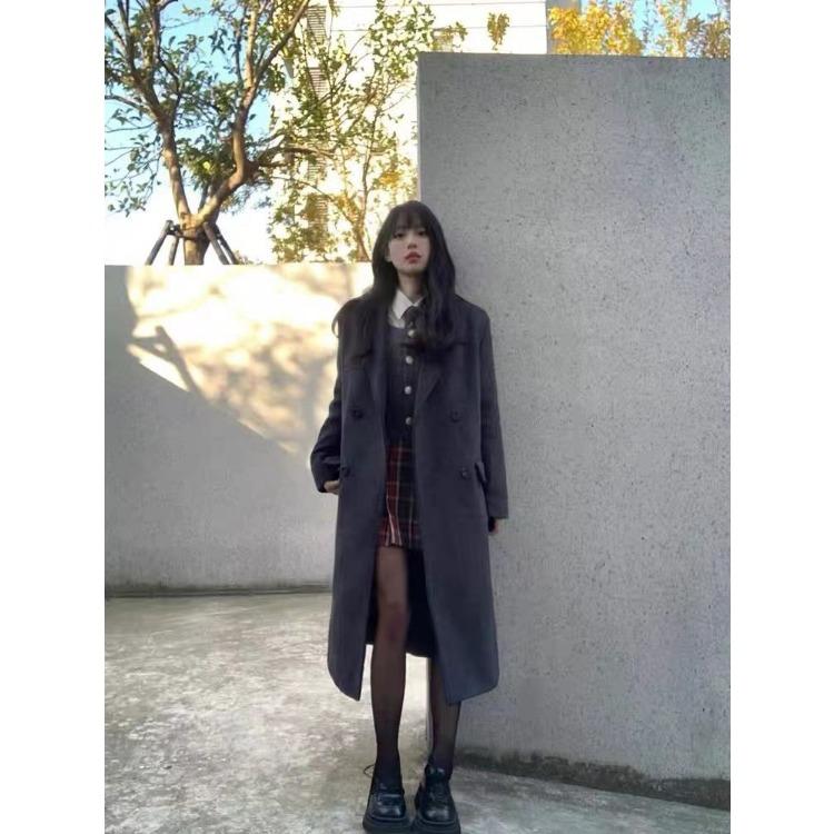 Ein klassischer und eleganter Damen-Wollmantel für einen modischen Winterlook