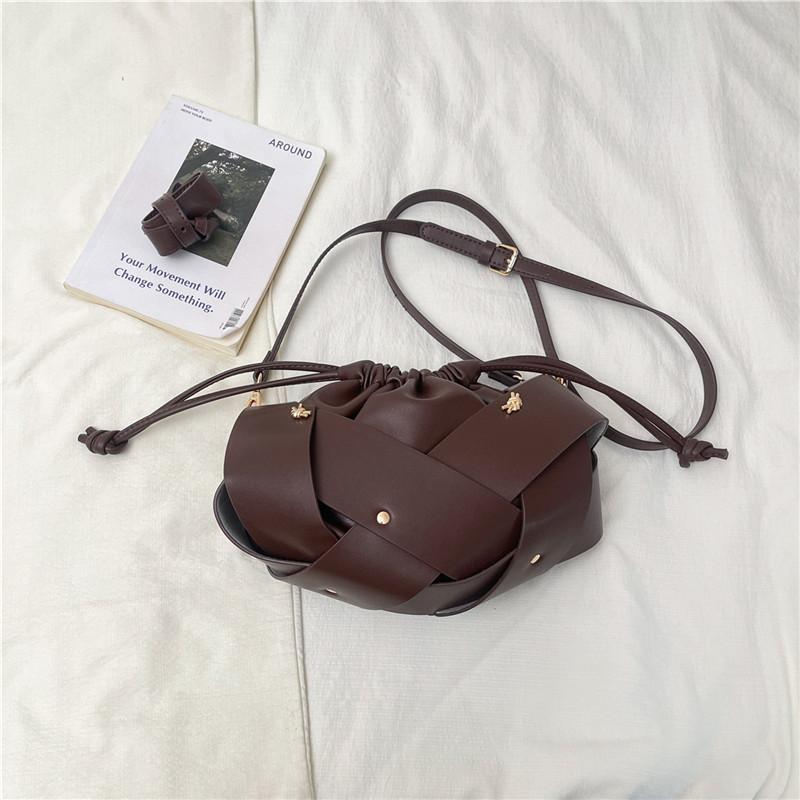 Zomer Mode Geweven Wolk Tas voor Dames Stijlvolle Crossbody Tas Veelzijdige Geweven Schoudertas Trendy Handtas gray
