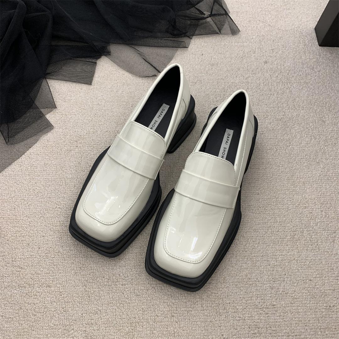 

Ретро-лофери на платформі в британському стилі, жіночі французькі мафіни та жіночі маленькі шкіряні туфлі 38