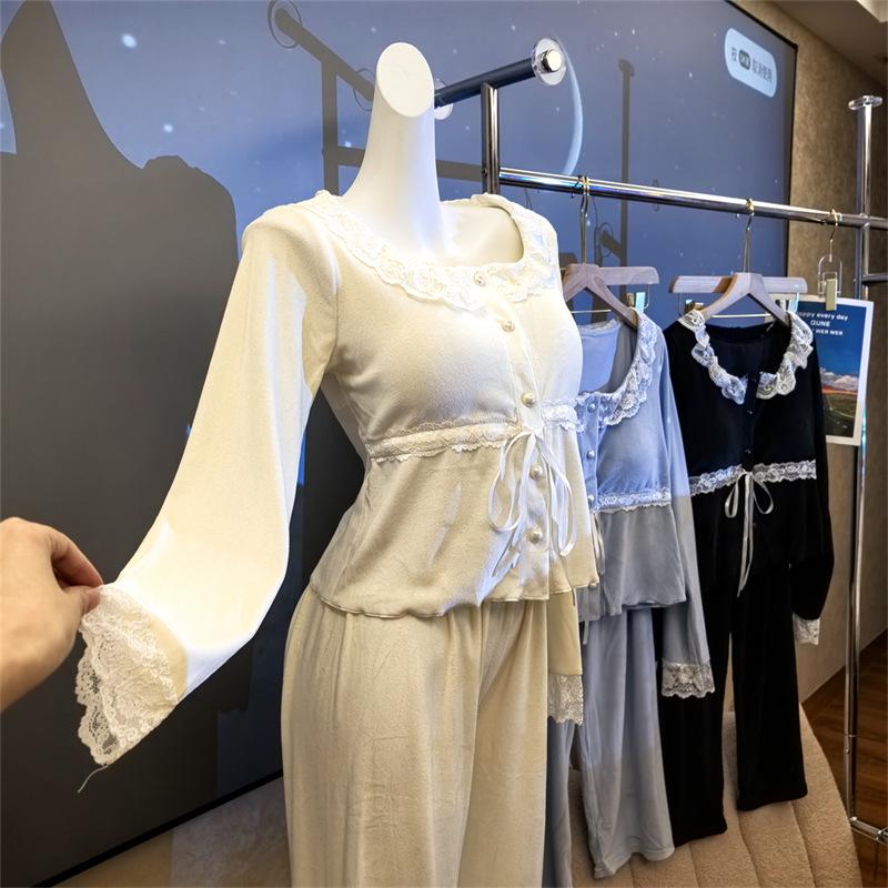 Damen Langarm-Pyjama-Set mit Brustpolstern - Kuscheliges Fleece, Verjüngend, Leichte Wärme, Perfekt für Herbst und Winter.