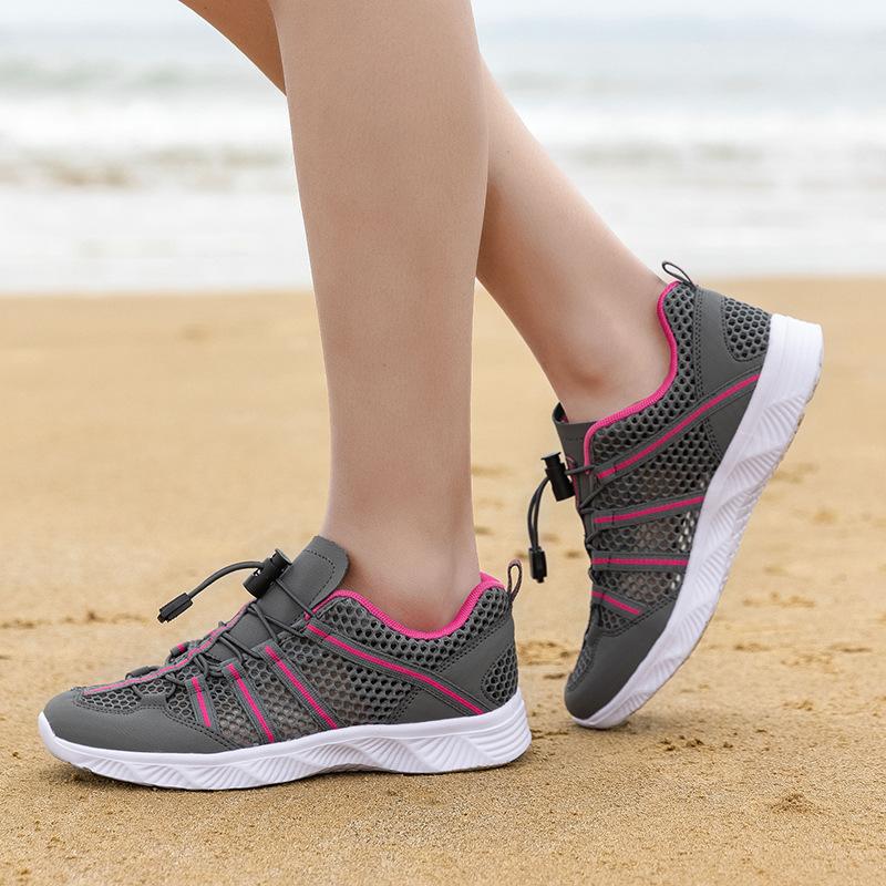 New mesh breathable casual shoes couple lightweight hollow beach shoes outdoor soft-soled creek shoes