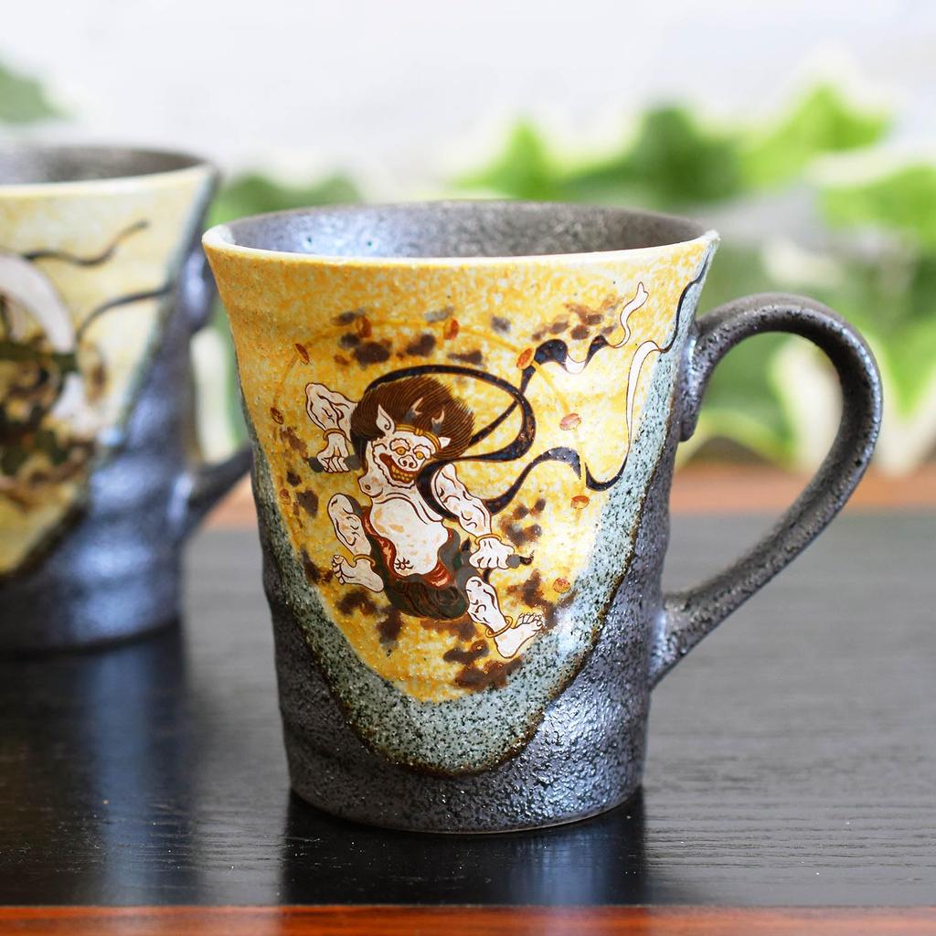 Waza no Kura Snyggt Par Kutani-keramikmuggar Med Vind- och Åskgudarna. Keramik av hög kvalitet. Tillverkad i Japan.