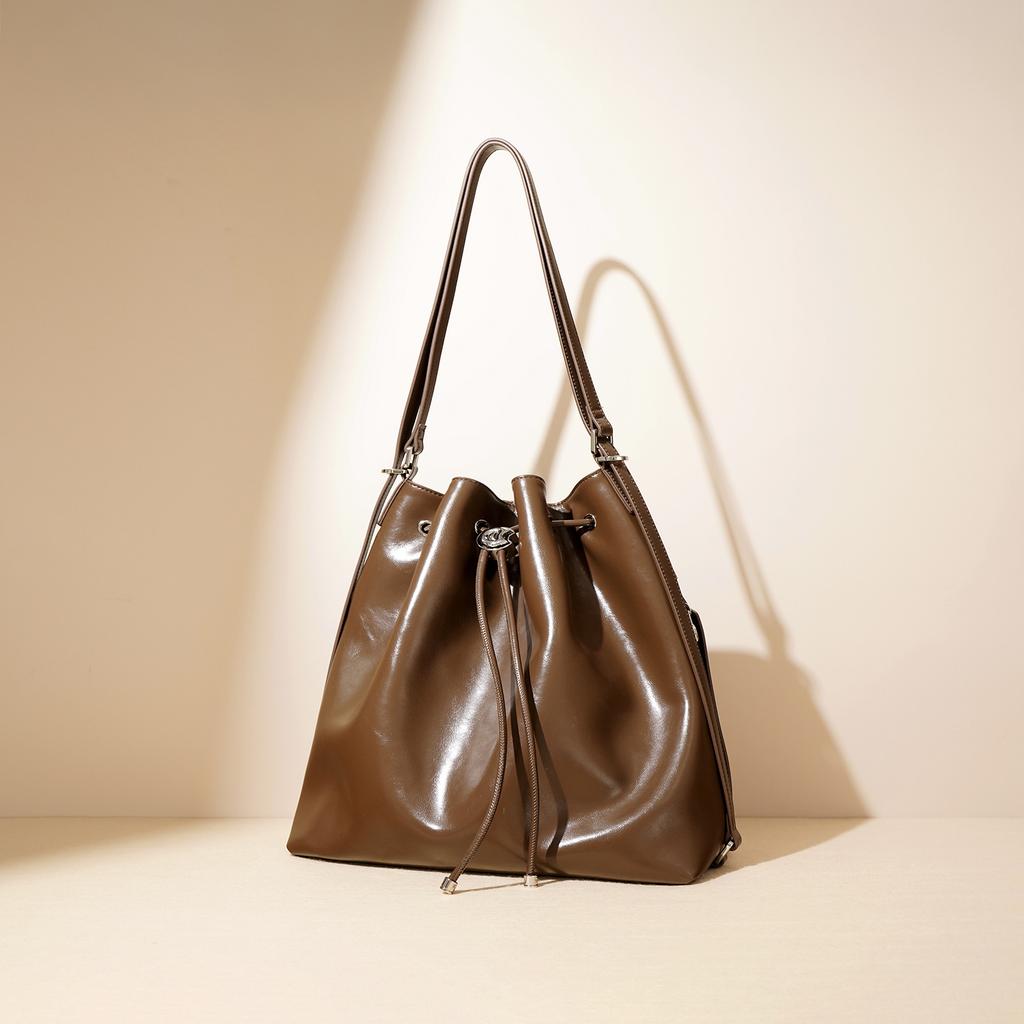 Women's bag niche design bag 2025 new fashion bag large capacity tote bag versatile shoulder underarm bucket bag