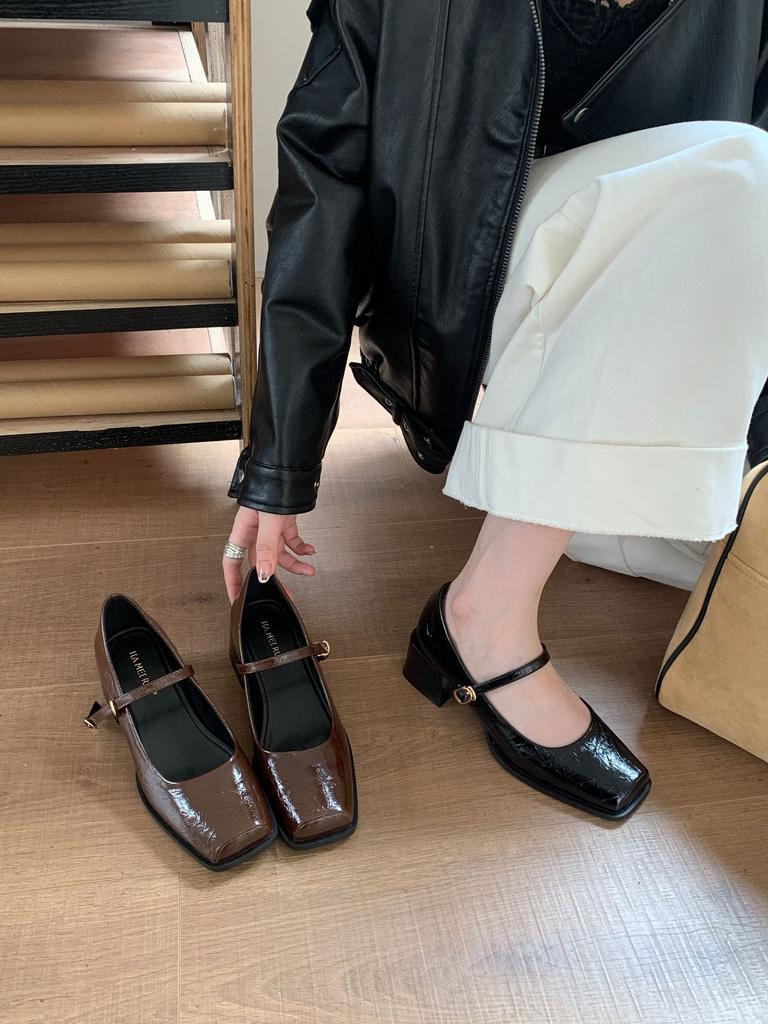 Brown French square head patent leather Mary Jane high heels 2025 autumn new retro shallow mouth single shoes
