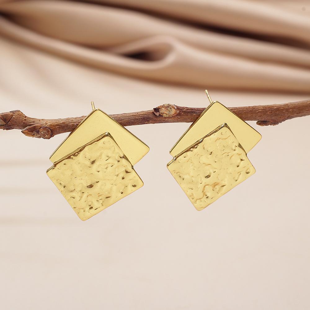 Boucles d'oreilles carrées pliées irrégulières à la mode, Boucles d'oreilles et bijoux exclusifs pour femmes, Boucles d'oreilles et accessoires personnalisés pour les trajets quotidiens.
