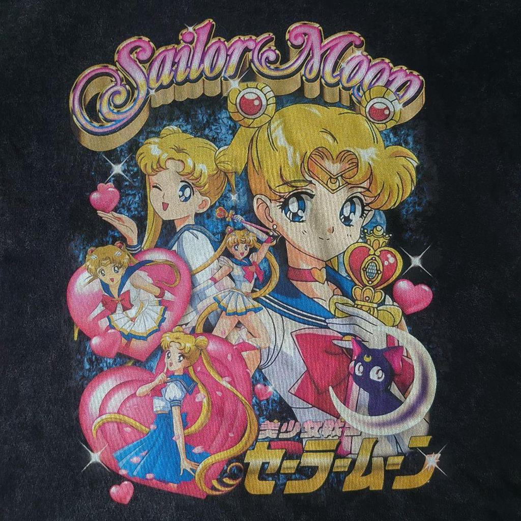 [USED] Vintage Sailor Moon Print T-shirt Featuring Tsukino Usagi and Distressed Print.