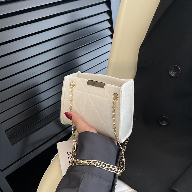 

Stylish Small Square Bag For Women Retro Casual Shoulder Bag In Trendy Felt Design білий