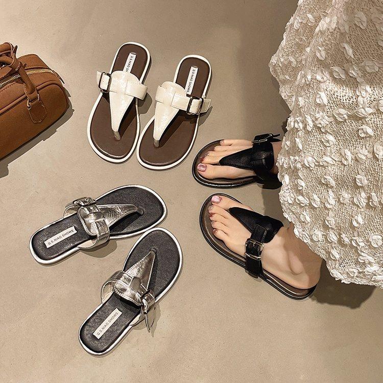 Korean retro simple triangular toe cool slippers women's summer wear 2025 new flat flip-flops beach shoes