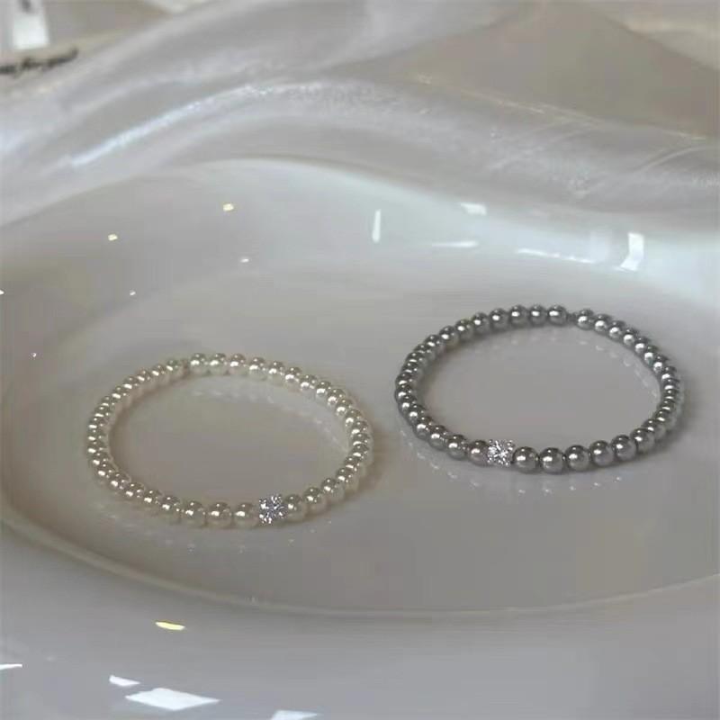 Handcrafted And Glass Pearl Bracelet For Women With Chic Design Geometric