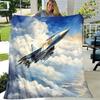 Coole Militär-Kampfjet-Flugzeuge, die durch den bewölkten Himmel gleiten, Muster Flanell-Fleece-Decke, Warmer Plüsch-Bettüberwurf für das Wohnzimmer