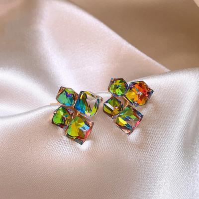 1PC Fantastici orecchini quadrati geometrici in cristallo colorato per donne e ragazze, diversi angoli e colori, gioielli dal design insolito