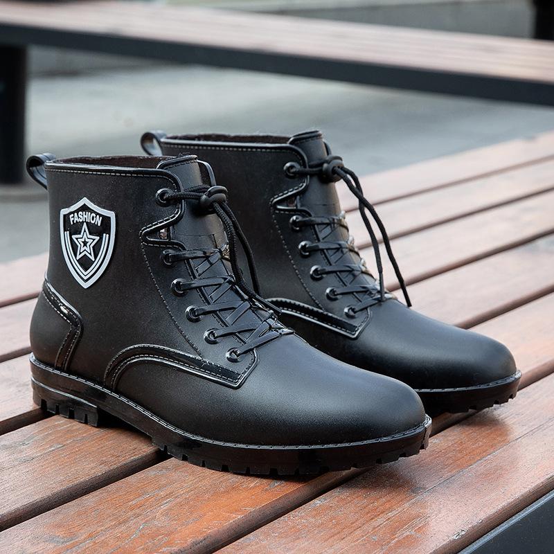 

New rain shoes men s short waterproof shoes fashionable Korean version work non-slip velvet cotton warm and comfortable plastic 40 чорний