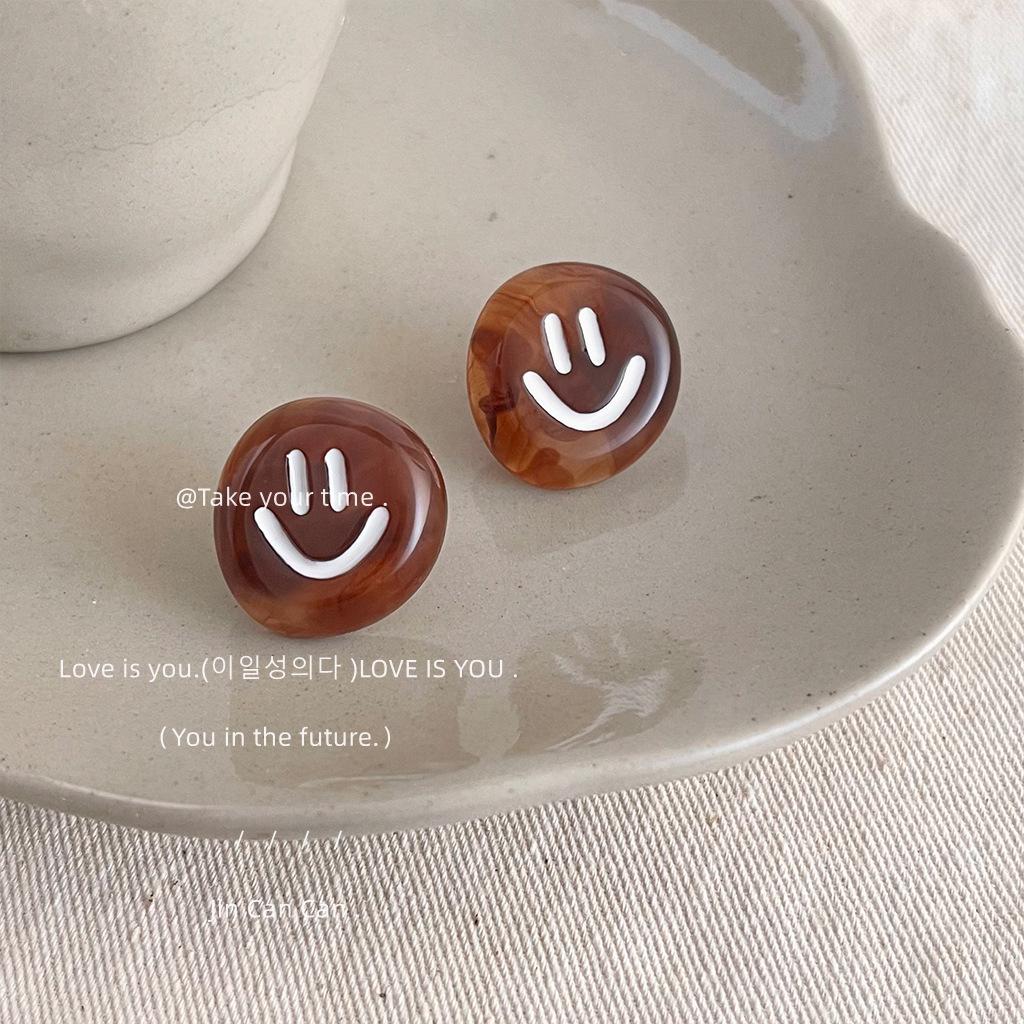 

Maillard Style Smiley Face Earrings: Autumn/Winter Brown Round Acrylic Studs for Women