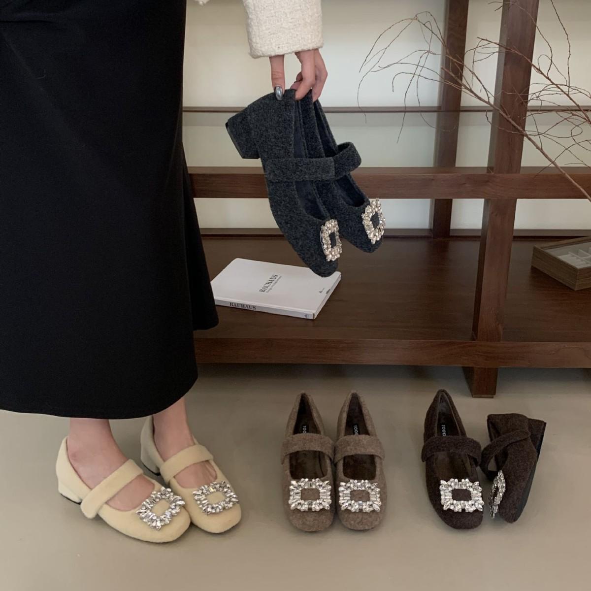 

2025 autumn and winter new round head fluffy rhinestone buckle with thick heel and velvet Mary Jane women s single shoes 39 абрикосовый