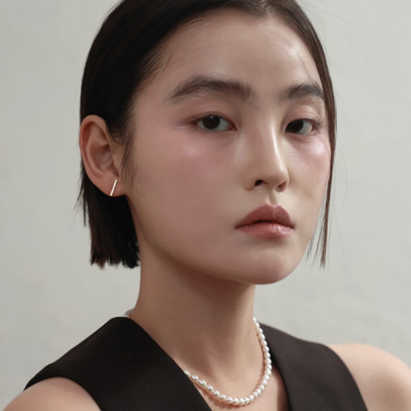 Less is more 14K gold bar earring