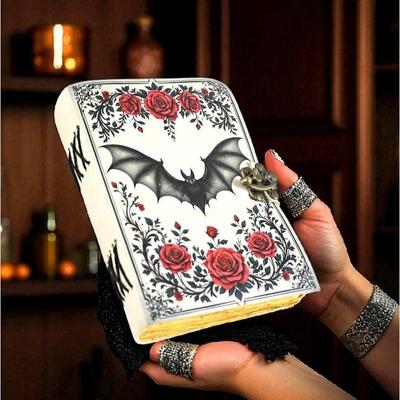 Vampirfledermaus Grimoire Journal – Gotische Rosen Hexenhaftes Zauberbuch | Handgefertigtes Leder Buch der Schatten